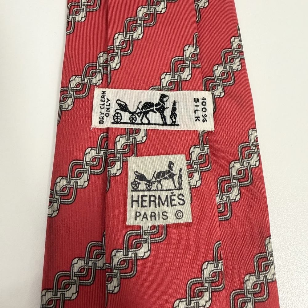 Hermes Men's Tie Geometric Links Red Satin Silk 7080 OA 3.25" (W) x 54" (L) guc